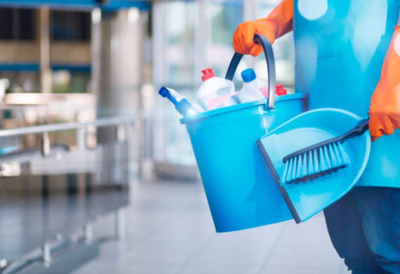 Qual o Valor de Serviço de Limpeza de Condomínios Centro de Colombo - Serviço Limpeza