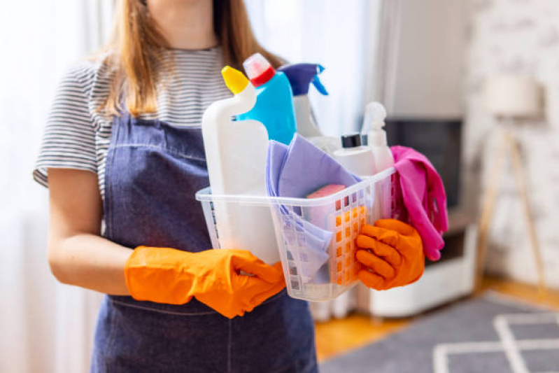Serviços de Limpeza Doméstica Terceirizada Valores Guarujá - Serviço de Limpeza Doméstica Profunda